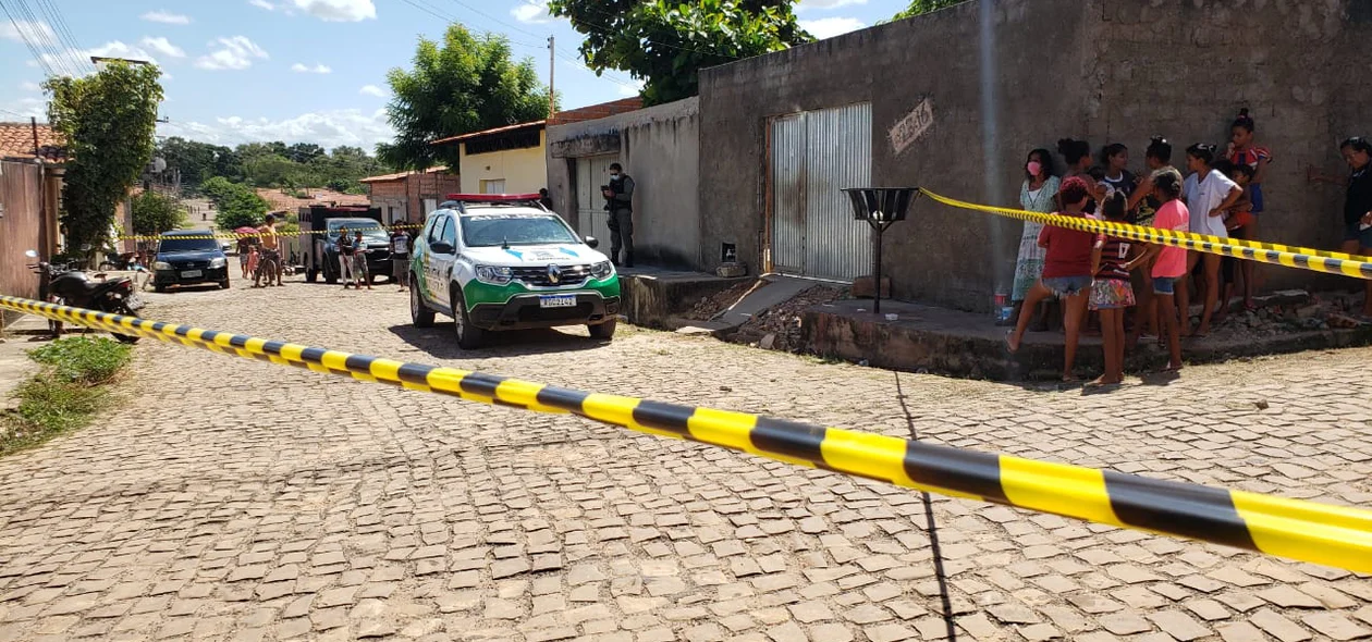 Local do crime foi isolado pela Polícia Militar