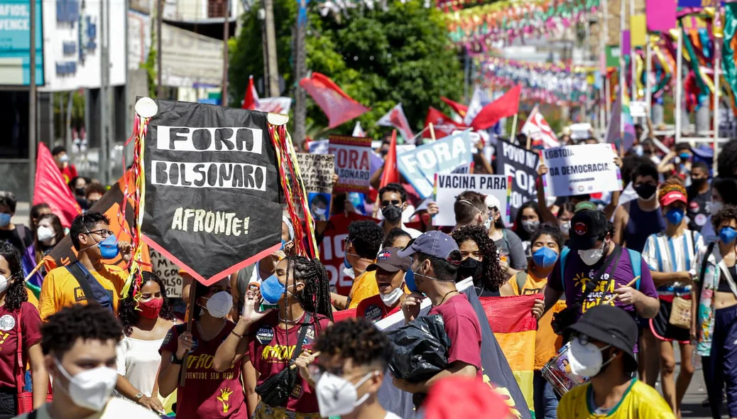 Manifestantes contra Bolsonaro em Teresina