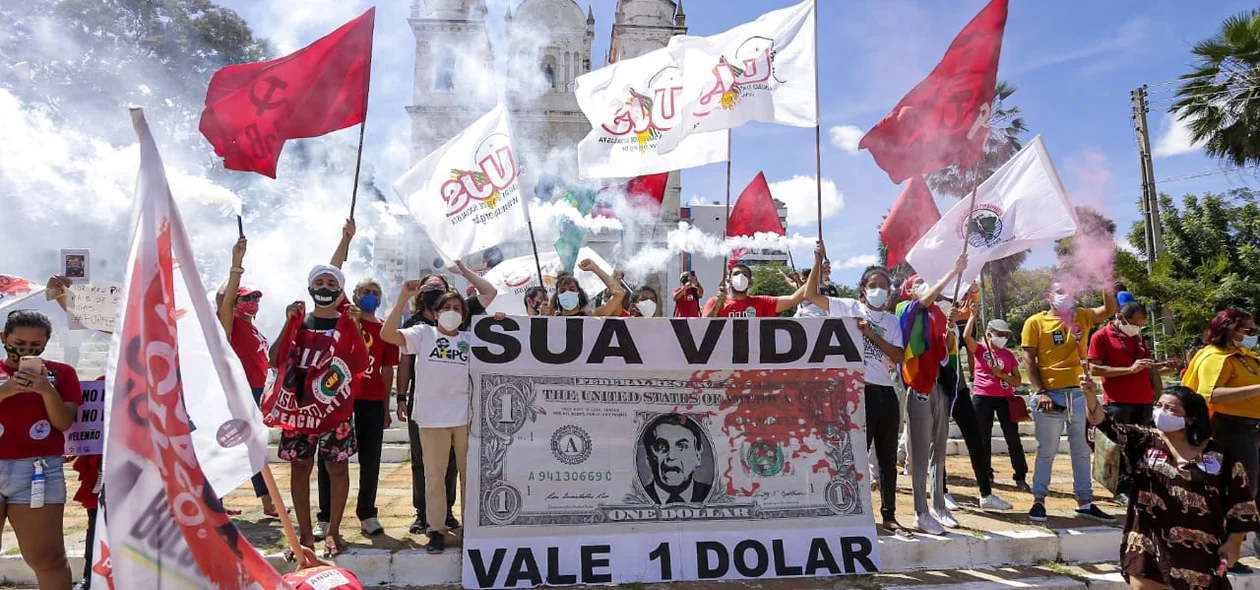 Manifestantes fazem ato por vacinas e contra Bolsonaro