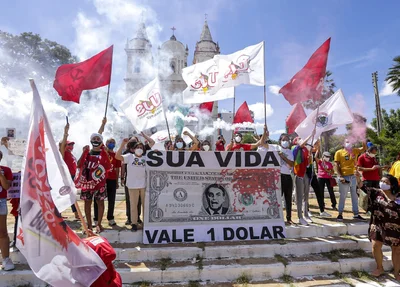 Manifestantes fazem ato por vacinas e contra Bolsonaro