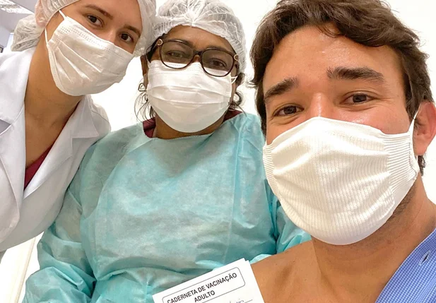 Marden Menezes após ser vacinado