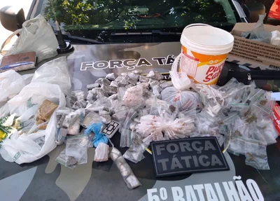 Materiais encontrados com o suspeito