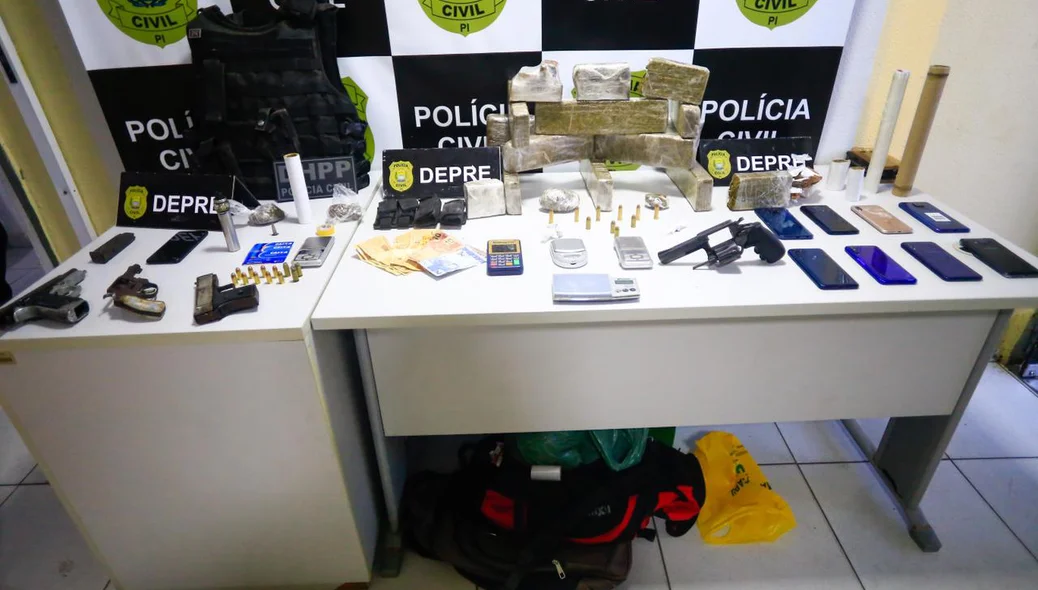 Materiais que estavam com a quadrilha