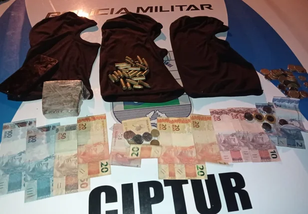 Material apreendido com os suspeitos em Luís Correia