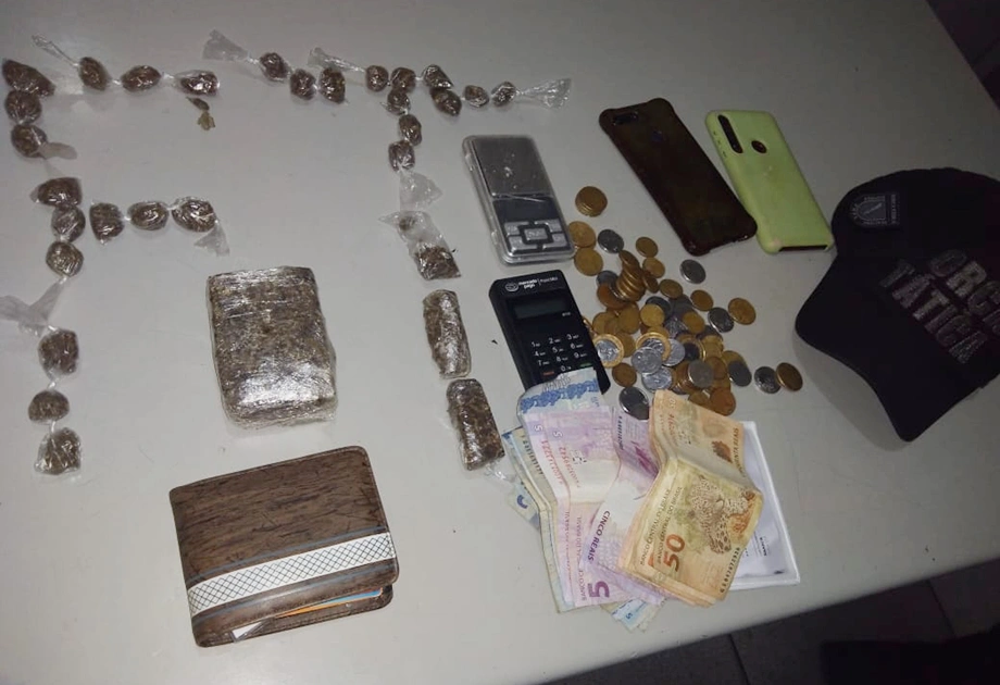 Material apreendido pela PM com o acusado