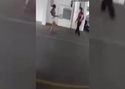 Momento em que faxineira deixa condomínio do advogado Jefferson Moura Costa