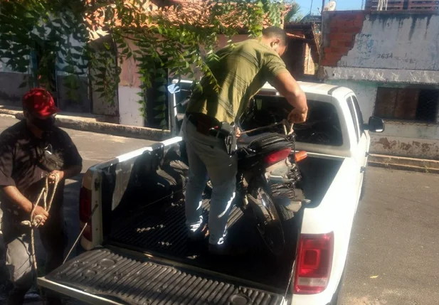 Motocicleta apreendida pela Polícia Civil