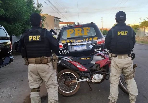 Motocicleta apreendida pela PRF