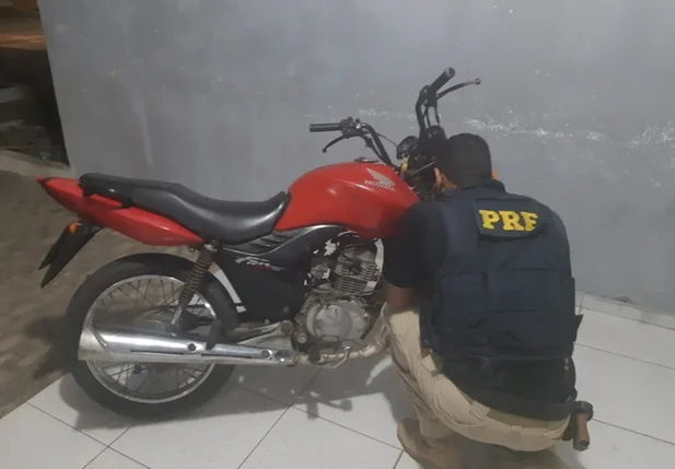 Motocicleta roubada apreendida em Luís Correia