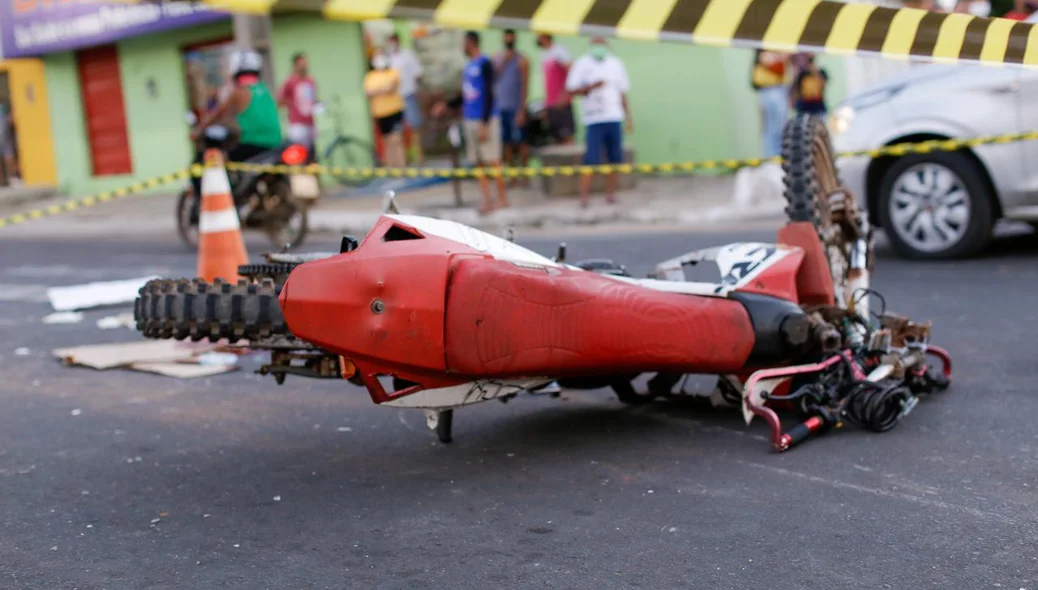 O casal andava em uma motocicleta