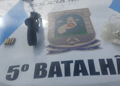 Objetos apreendidos com o suspeito