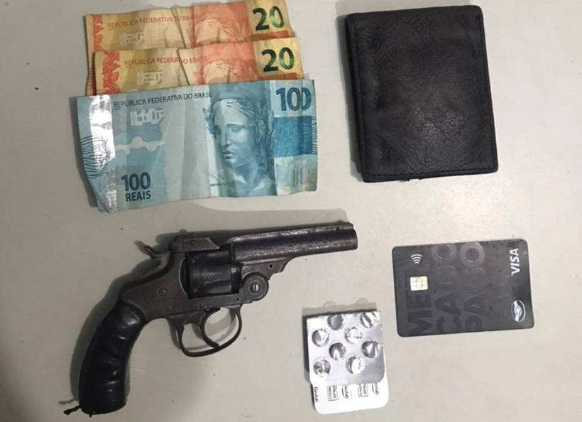 Objetos apreendidos pela PM na Piçarra