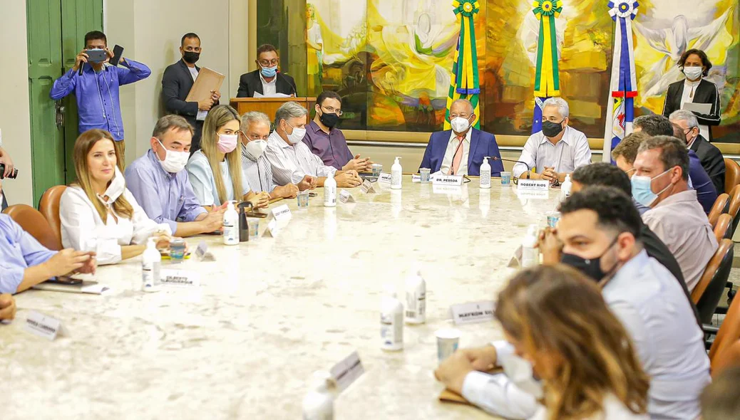 Os secretários municipais participaram da solenidade