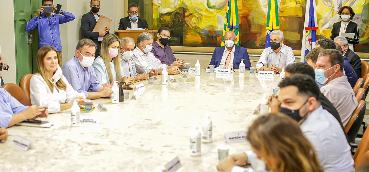 Os secretários municipais participaram da solenidade
