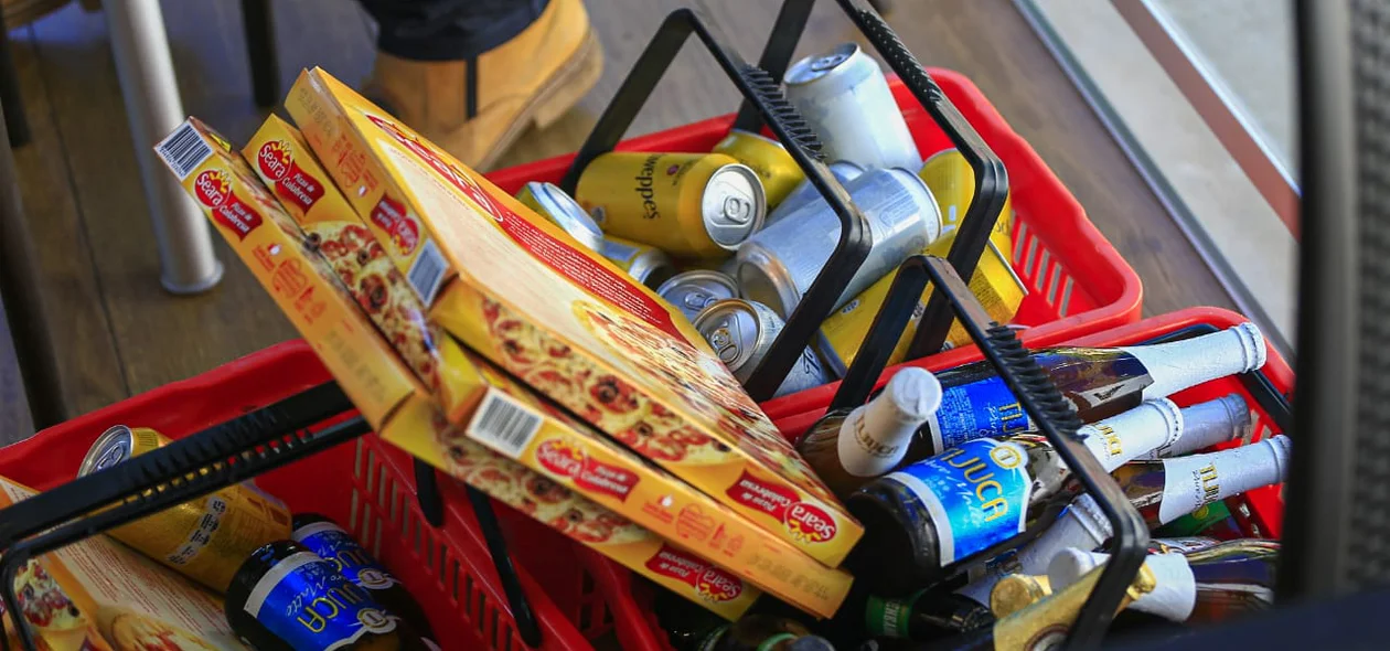 Pizzas e bebidas vencidas