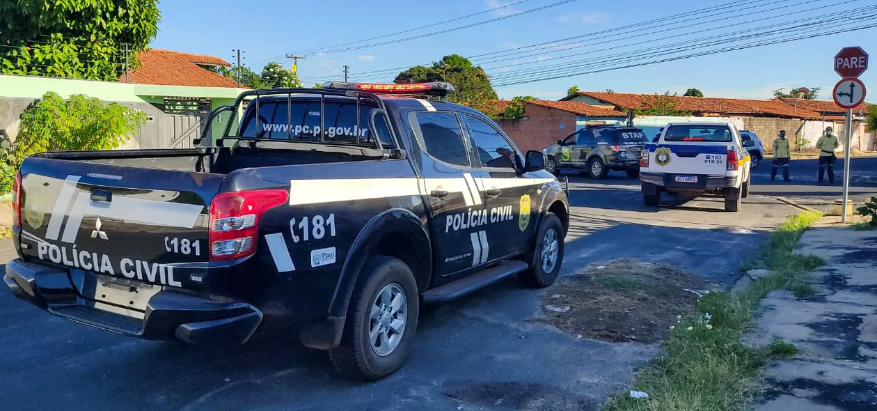 Policia Civil durante operação Petróleo Real