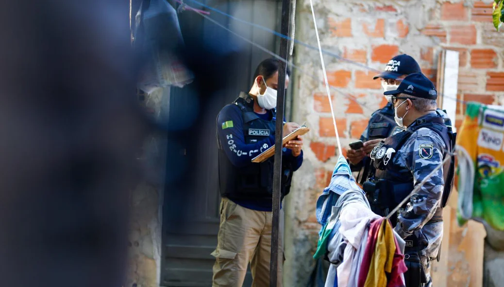 Polícia civil no local