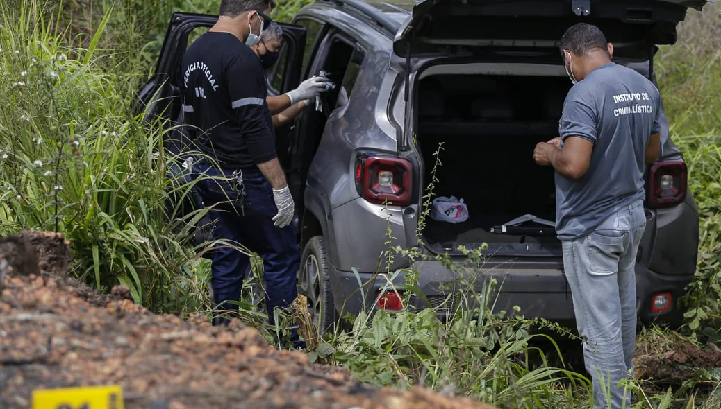 Polícia colhendo as informações