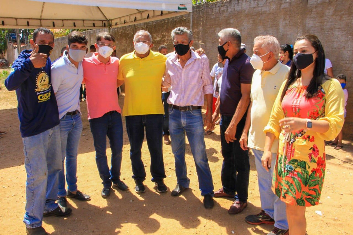 Prefeito Dr. Pessoa assina ordens de serviços de pavimentação
