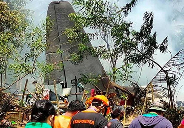 Queda de avião militar deixa ao menos 29 mortos nas Filipinas