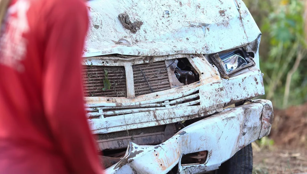 Veículo ficou destruído