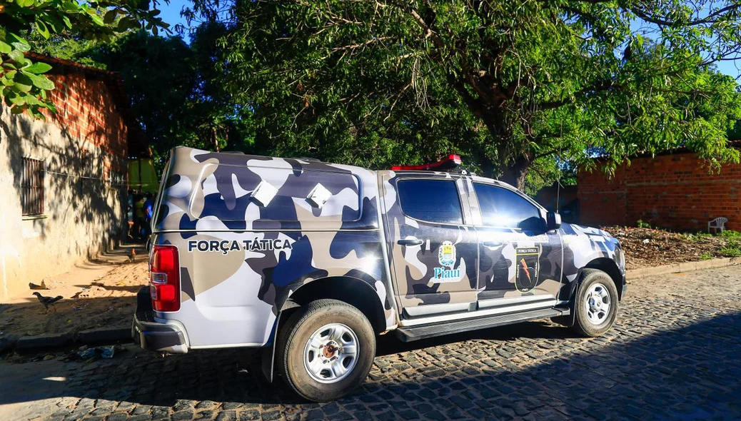 Viatura da PM no local