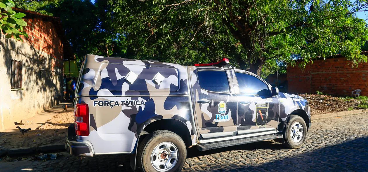Viatura da PM no local