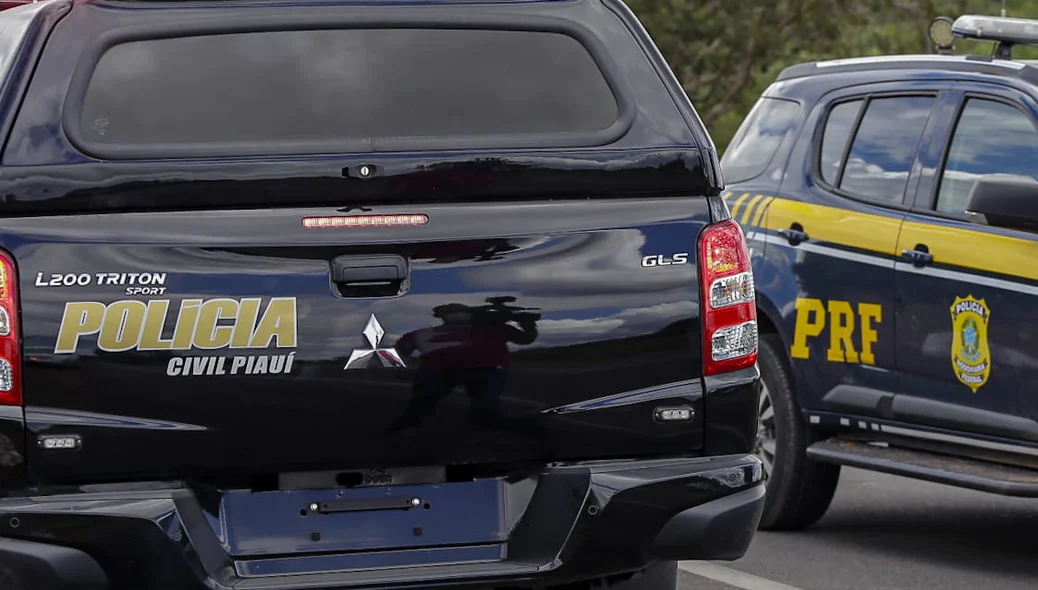 Viatura da PRF e da Polícia Civil do Piauí