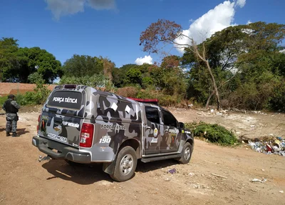 Vítima foi assassinada em um terreno baldio