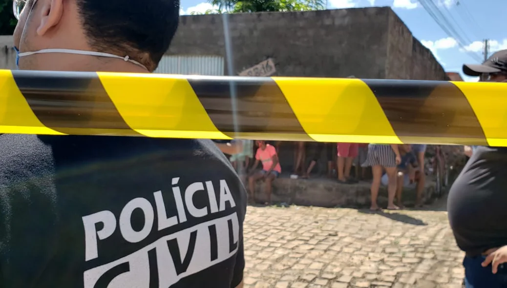 Vítima tentou se abrigar em uma residência