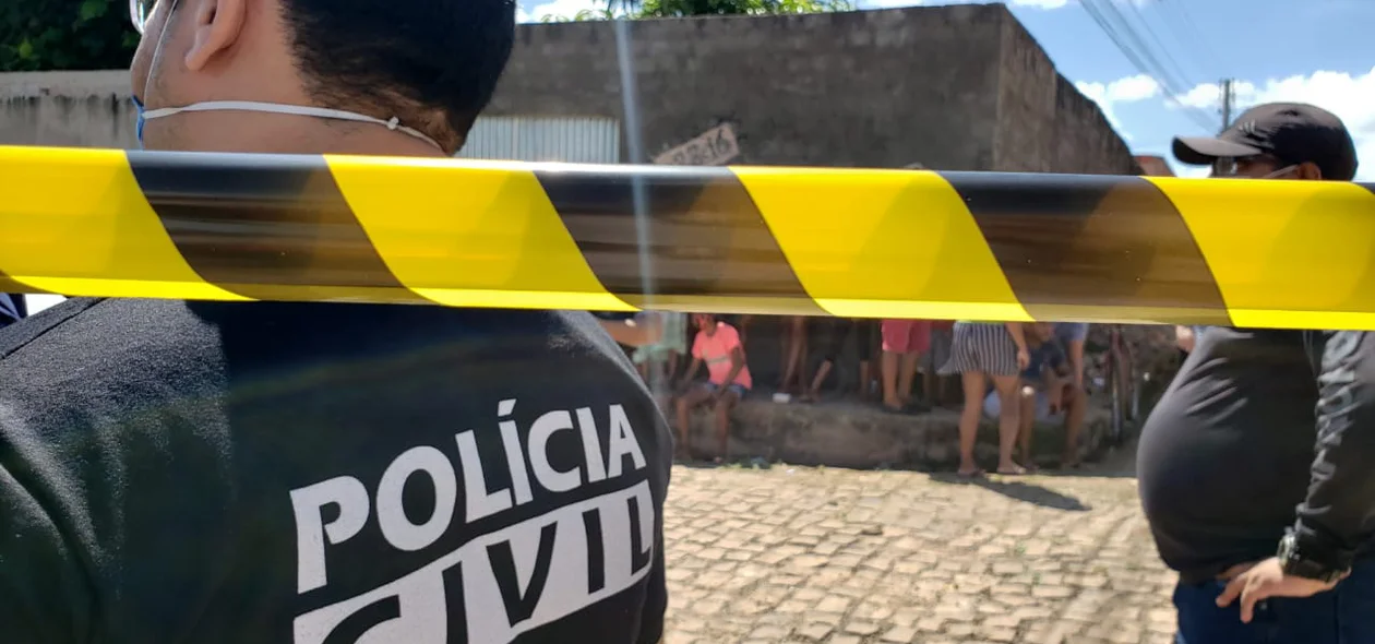 Vítima tentou se abrigar em uma residência