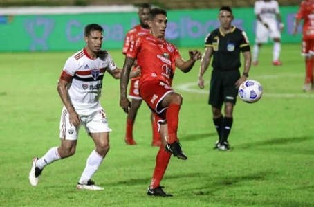 Vitor Recife, em atuação pelo 4 de Julho na Copa do Brasil