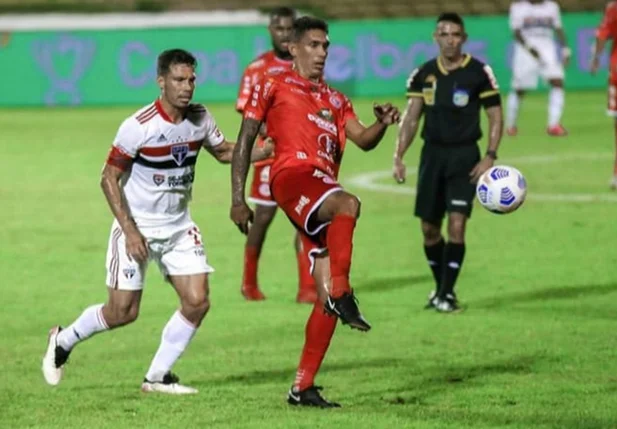 Vitor Recife, em atuação pelo 4 de Julho na Copa do Brasil
