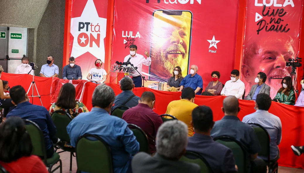 A coletiva com Lula aconteceu nesta tarde