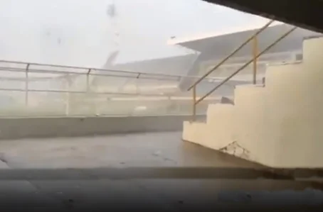 Alambrado do estádio Frei Epifânio desaba em Imperatriz