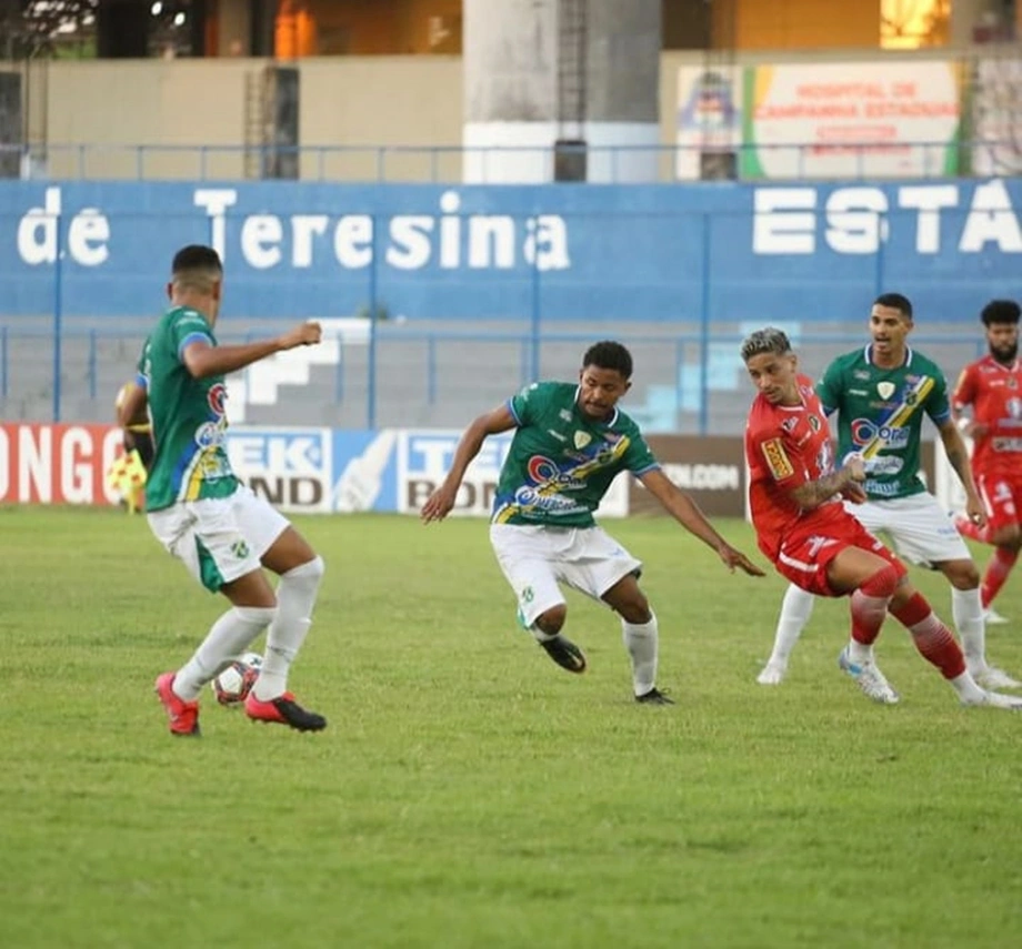 Altos e Tombense empatam no estádio Lindolfo Monteiro