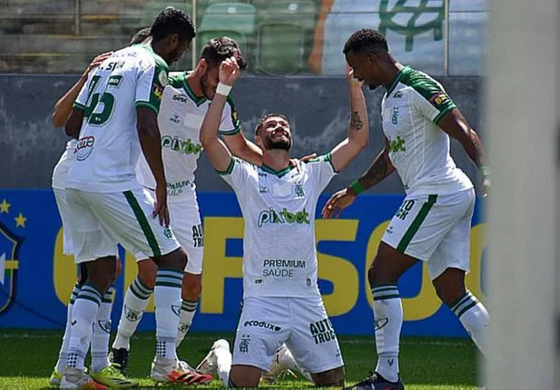 América-MG supera surto de covid-19 e bate o Ceará com gols de Fabrício Daniel