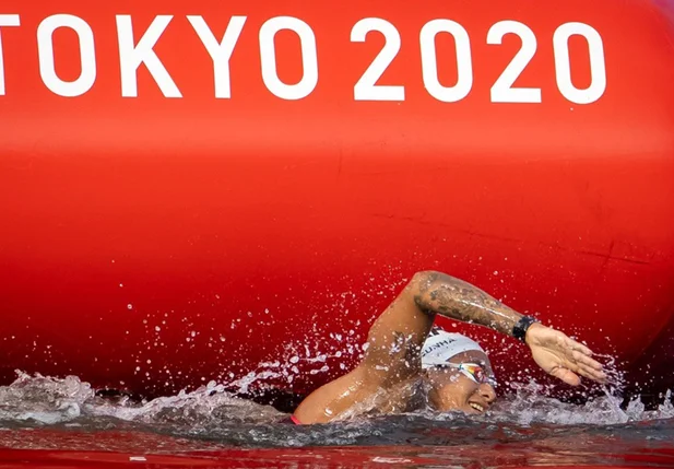 Ana Marcela Cunha ganha a medalha de ouro