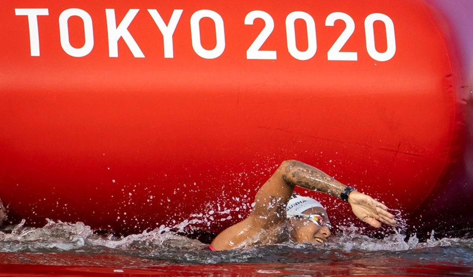 Ana Marcela Cunha ganha a medalha de ouro