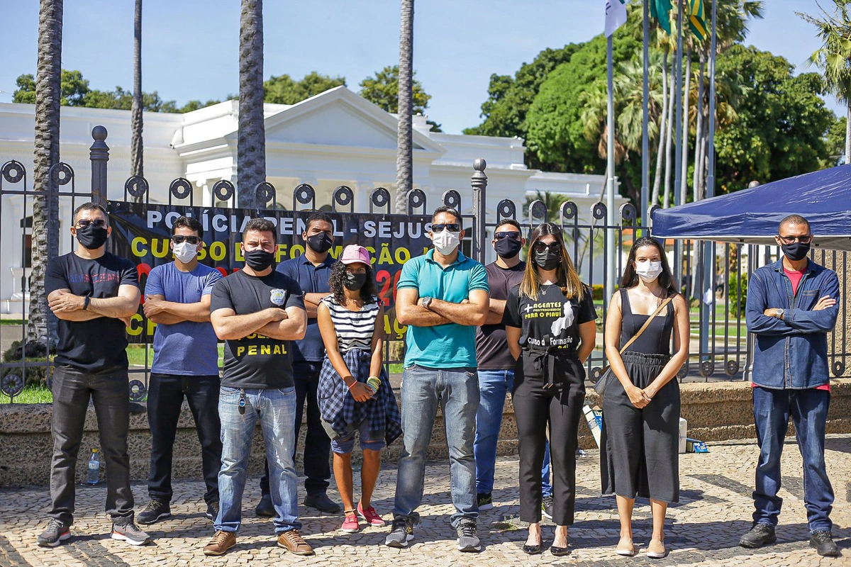 Aprovados em concurso durante a manifestação