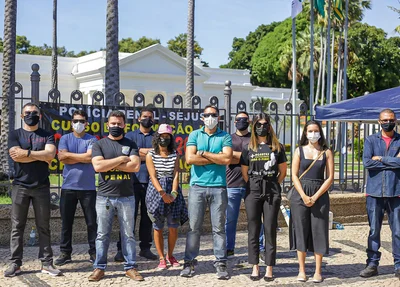 Aprovados em concurso durante a manifestação