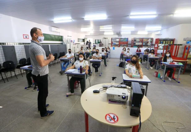 Aulas presenciais da rede estadual são retomadas no Piauí