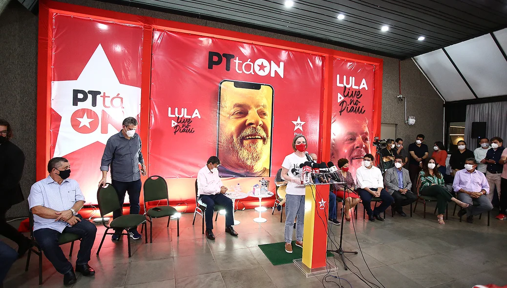Autoridades na coletiva