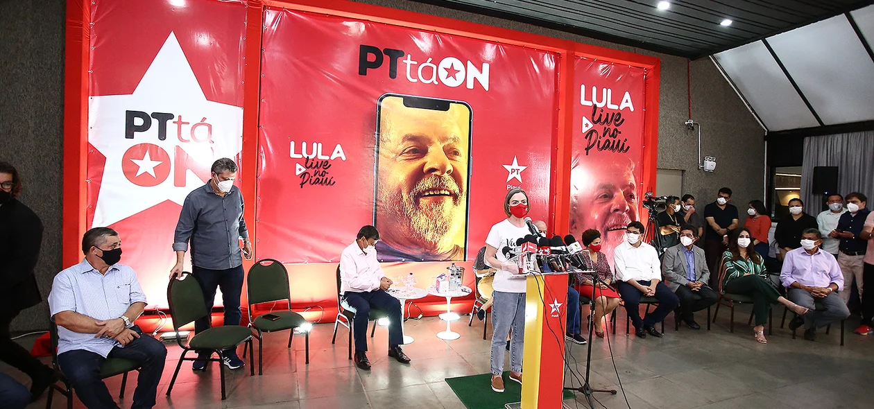 Autoridades na coletiva
