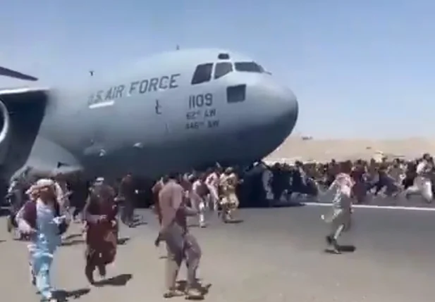 Avião decolou do Afeganistão