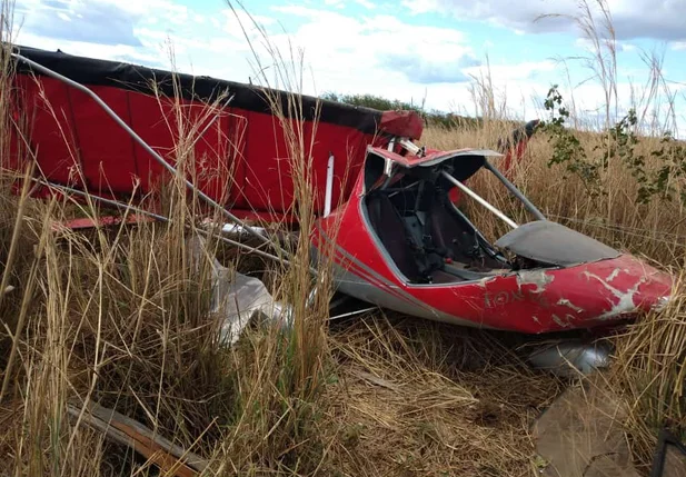 Avião ultraleve cai durante voo em São Gonçalo do Piauí