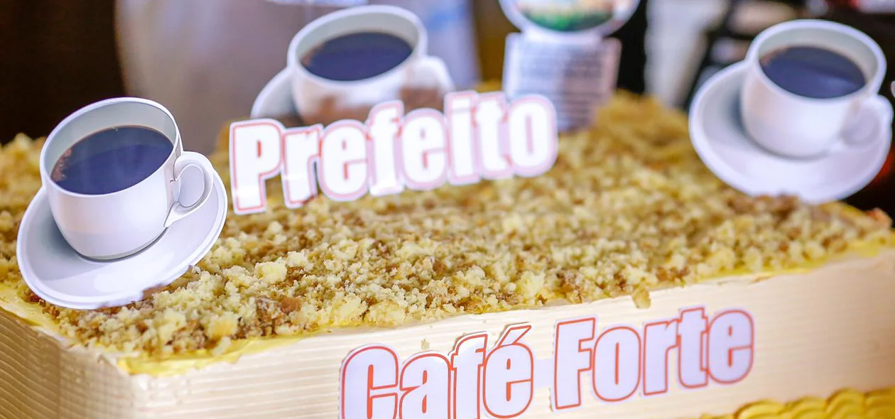 Bolo de aniversário do Dr. Pessoa