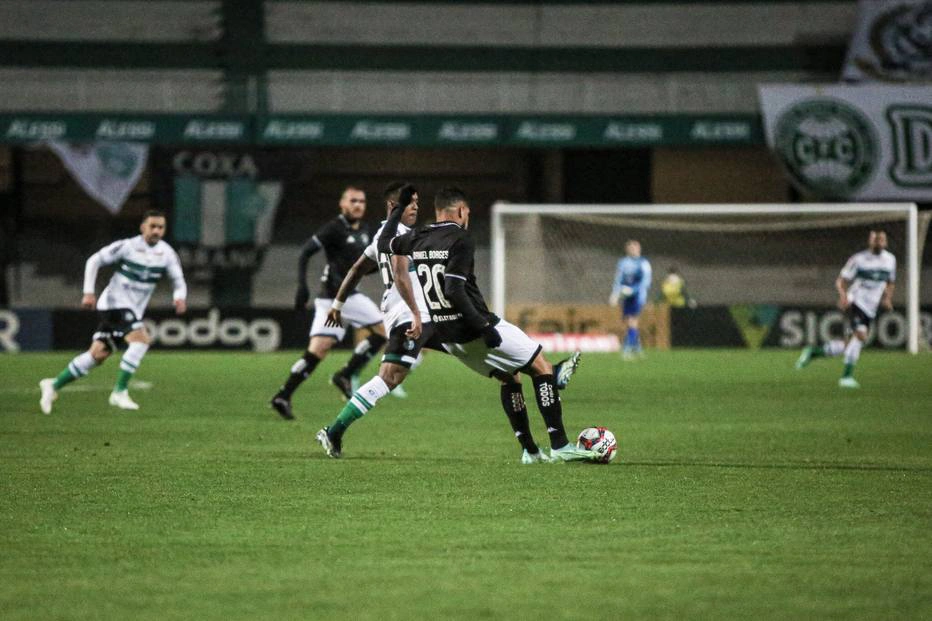 Botafogo venceu o Coritiba fora de casa