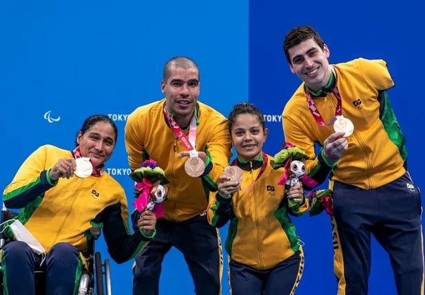 Brasil conquista bronze no revezamento 4x50m livre 20 pontos
