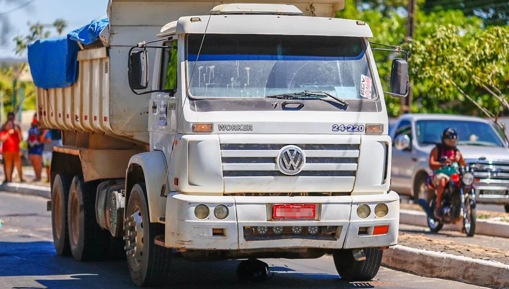 Caminhão caçamba atropelou a mulher